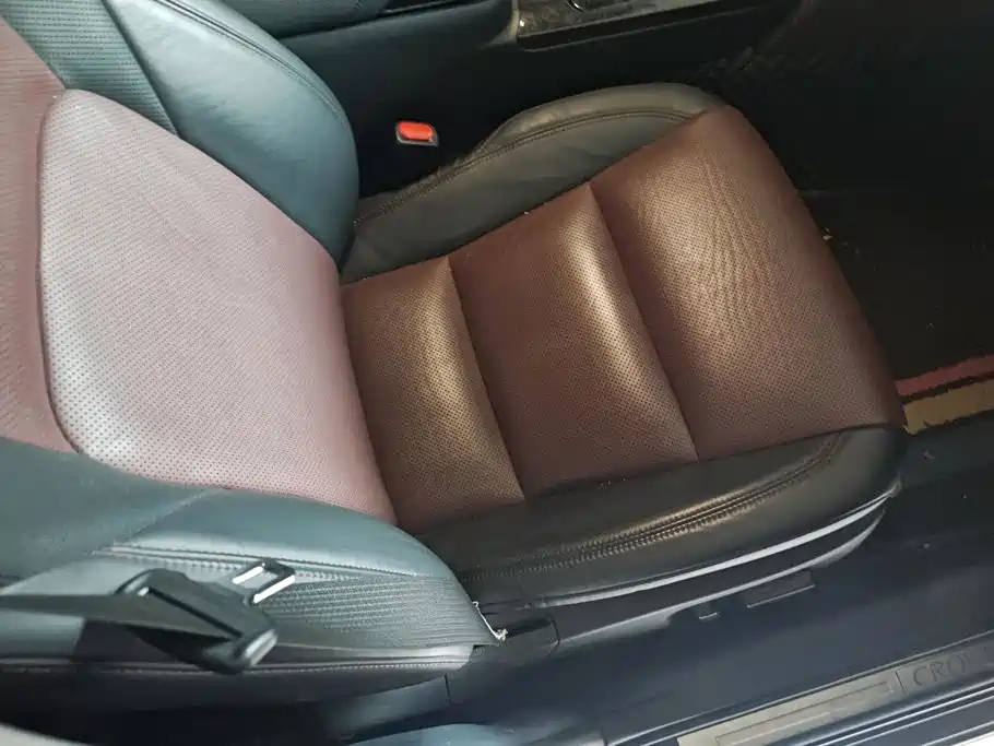 Toyota Crown — миниатюра 8