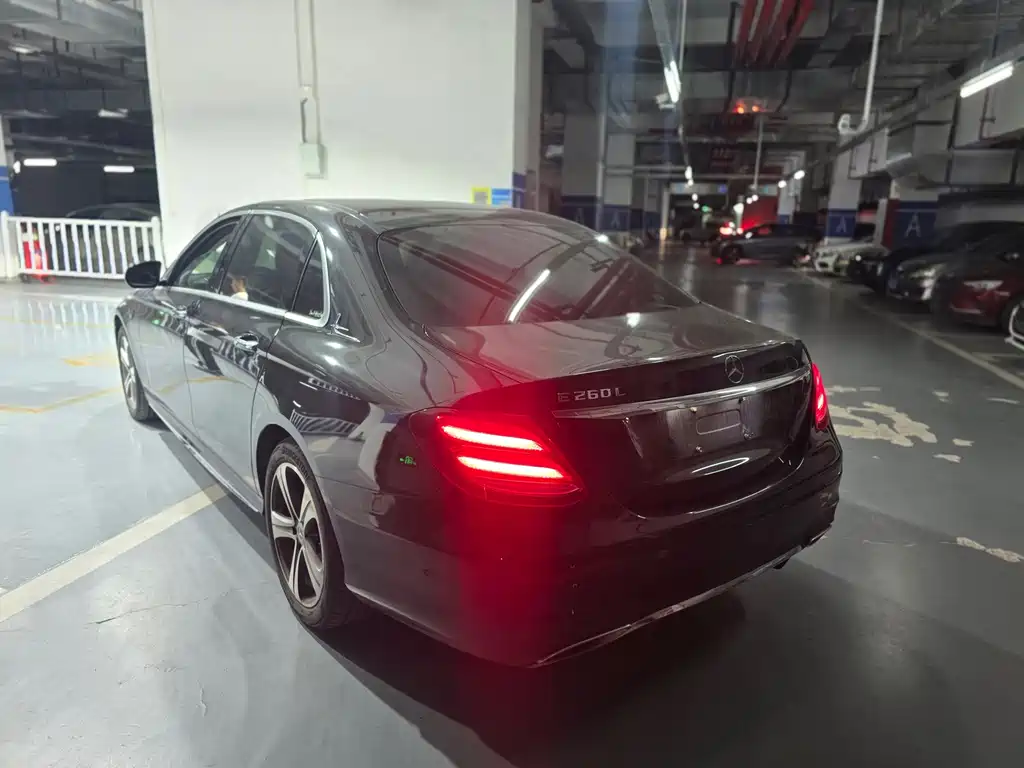 Mercedes-Benz E-Class — миниатюра 5