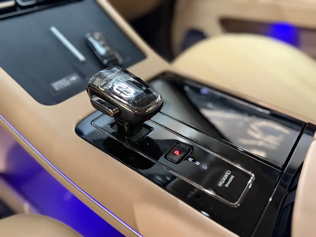 Aito M7 2024 1.5T Smart Drive Pro 5 мест