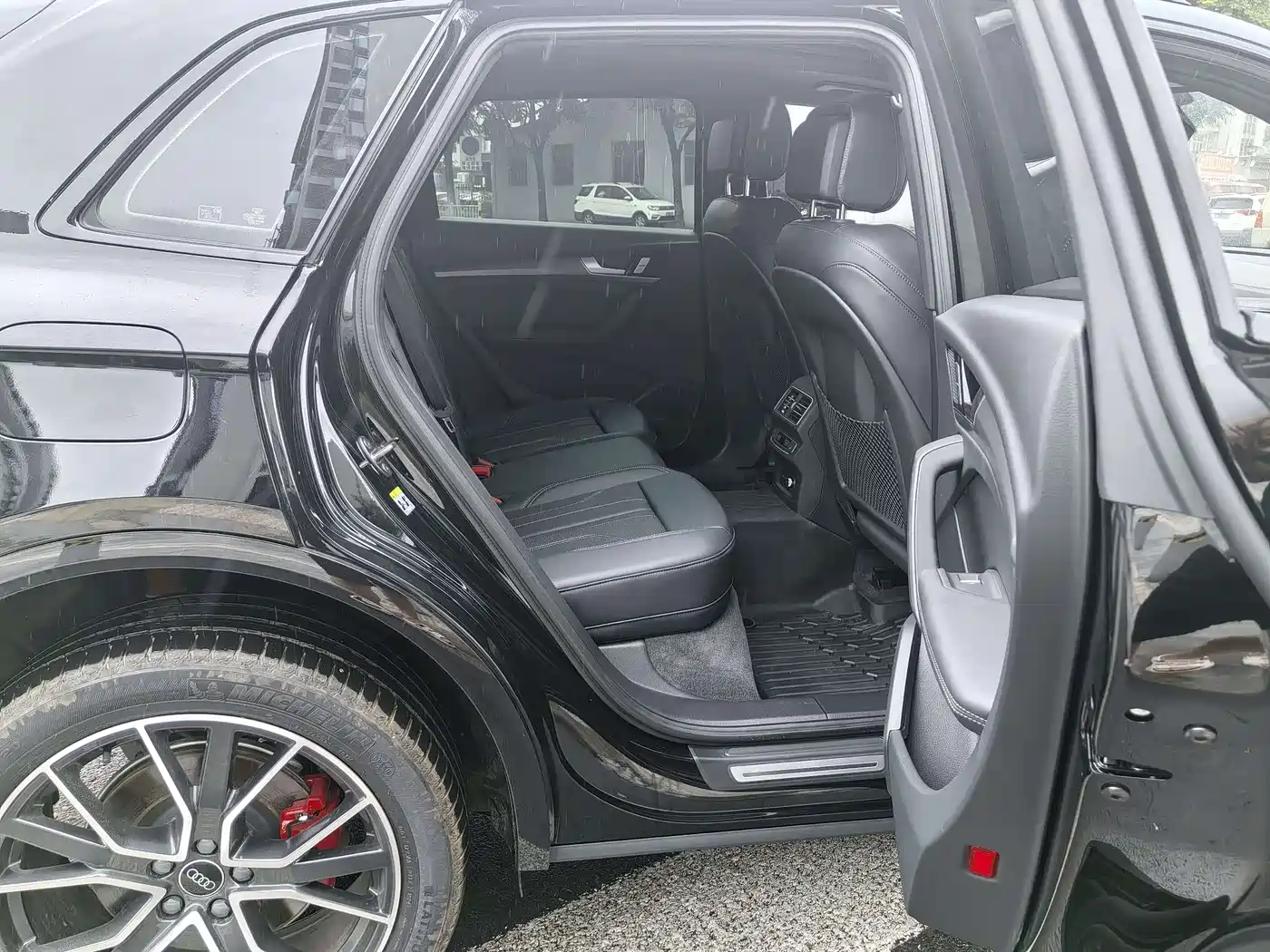 Audi Q5L id 4599503 из Китая 11