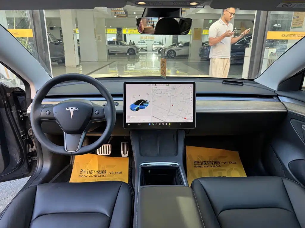 Tesla Model 3 — миниатюра 10