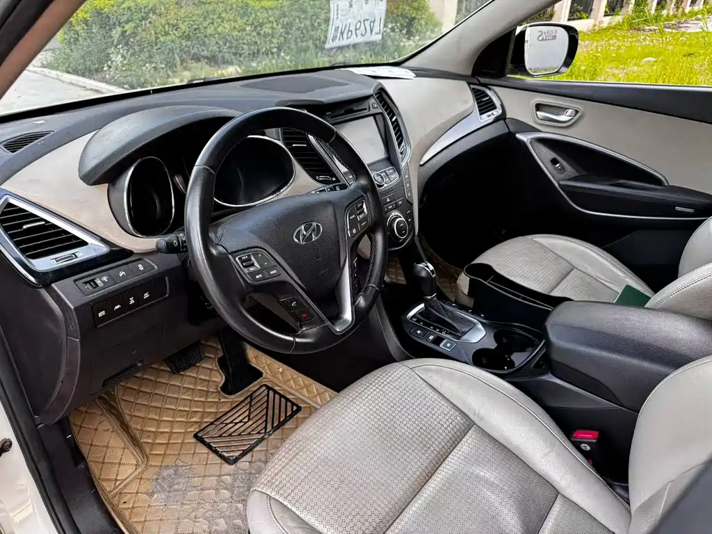 Hyundai Santa Fe 2013 3.0L Flagship 7 мест V