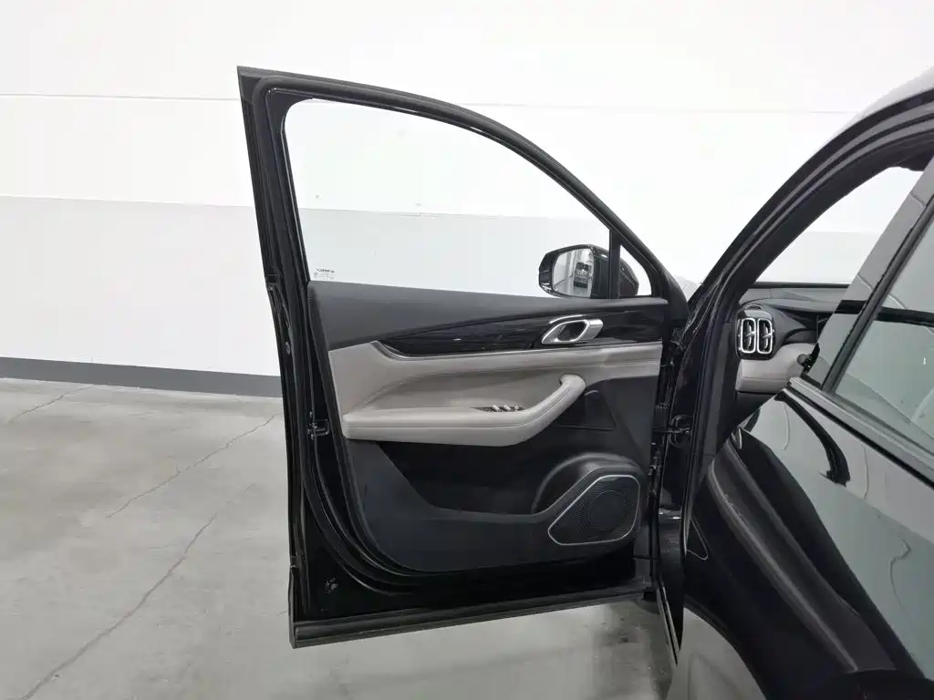 Geely Boyue L — миниатюра 8