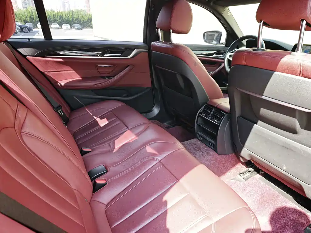 BMW 5 Series — миниатюра 15