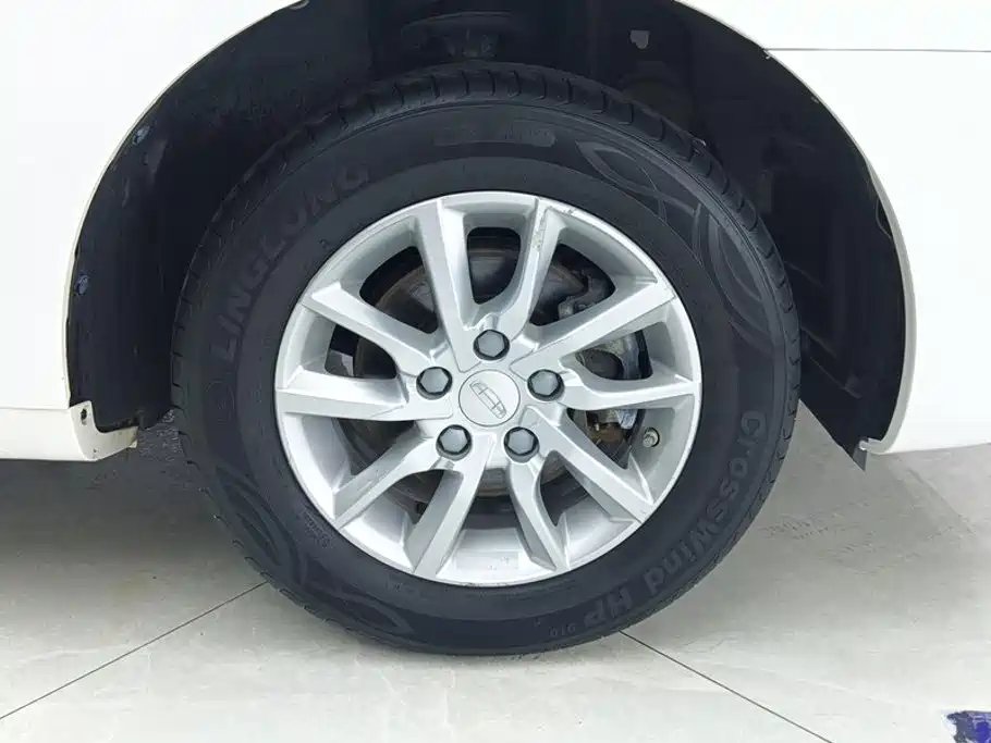 Geely Emgrand — миниатюра 6