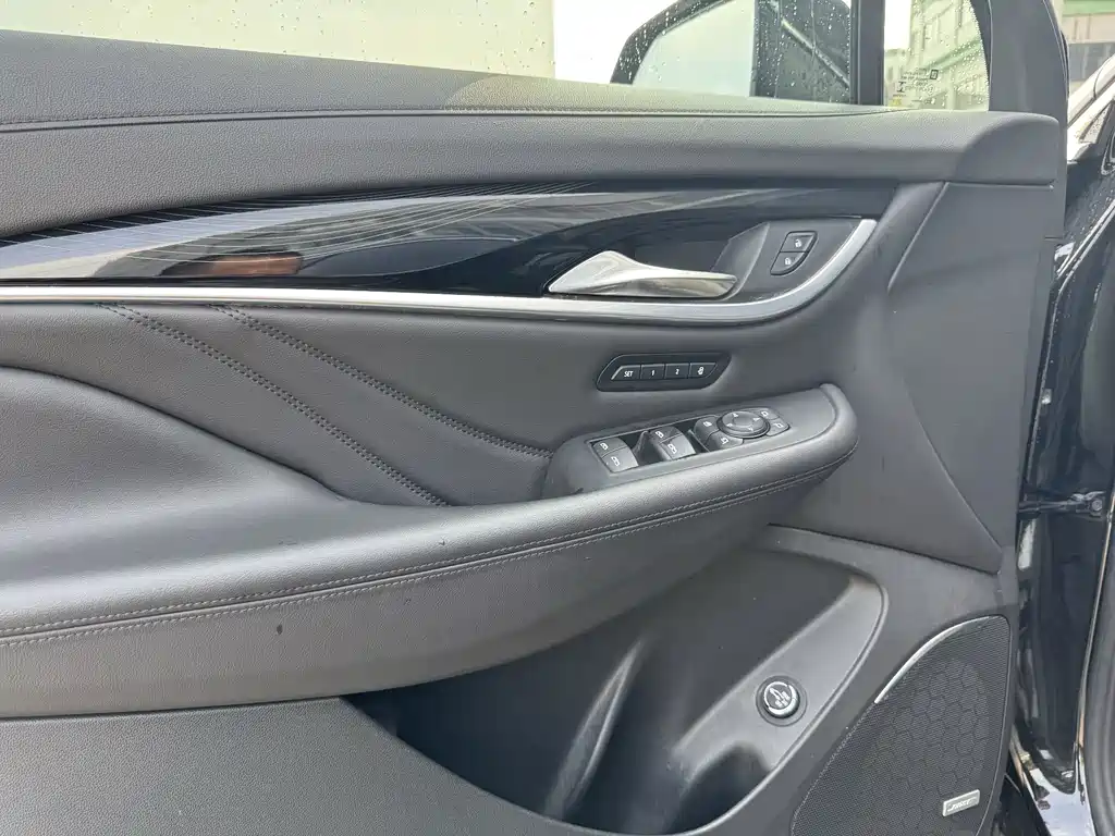Buick Enclave — миниатюра 10