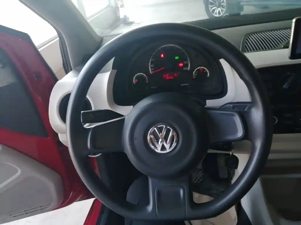 Volkswagen up! — миниатюра 11