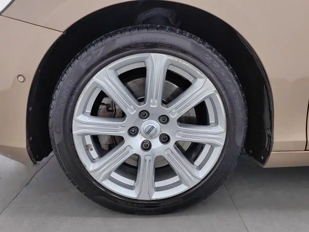 Volvo V40 — миниатюра 17
