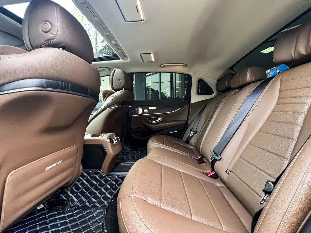 Mercedes-Benz E-Class — миниатюра 11