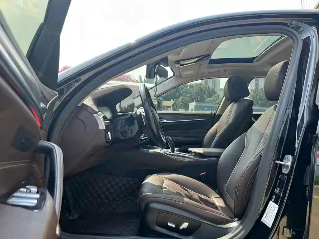 BMW 5 Series — миниатюра 4