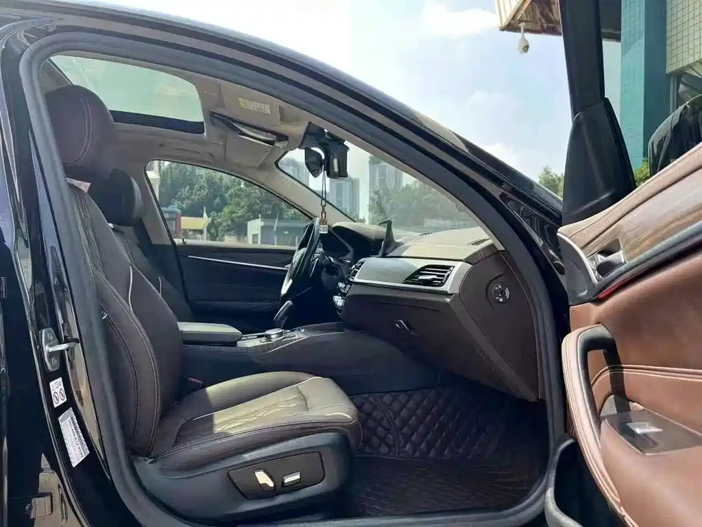 BMW 5 Series — миниатюра 5
