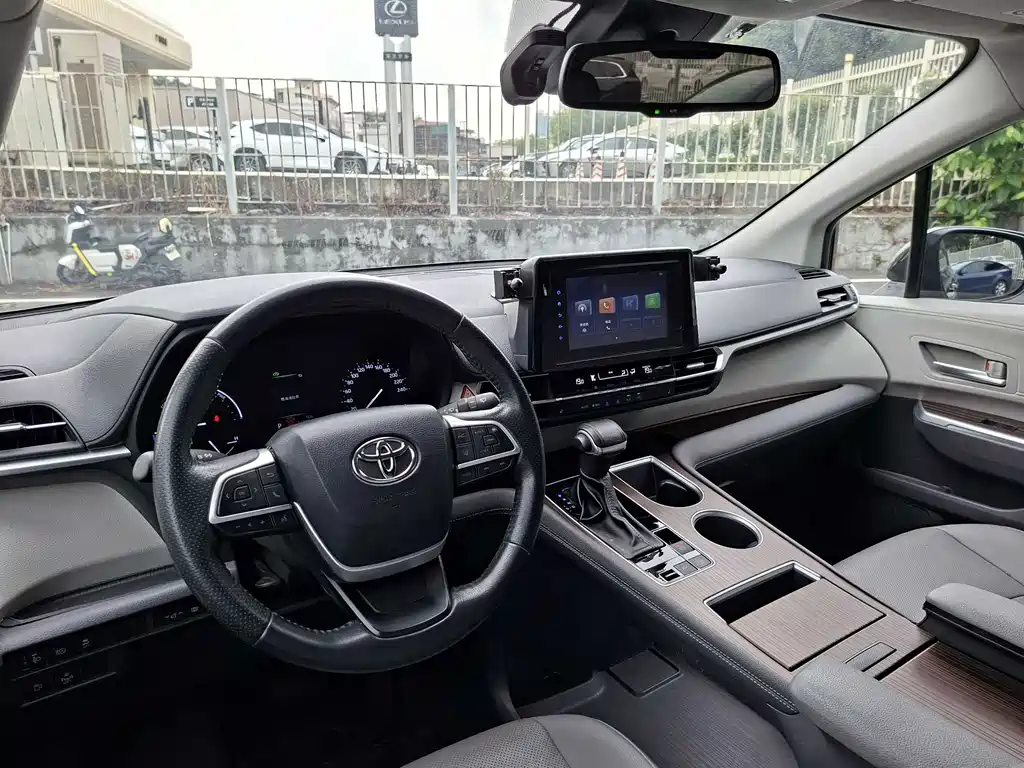Toyota Sienna 2021 2.5L Luxury