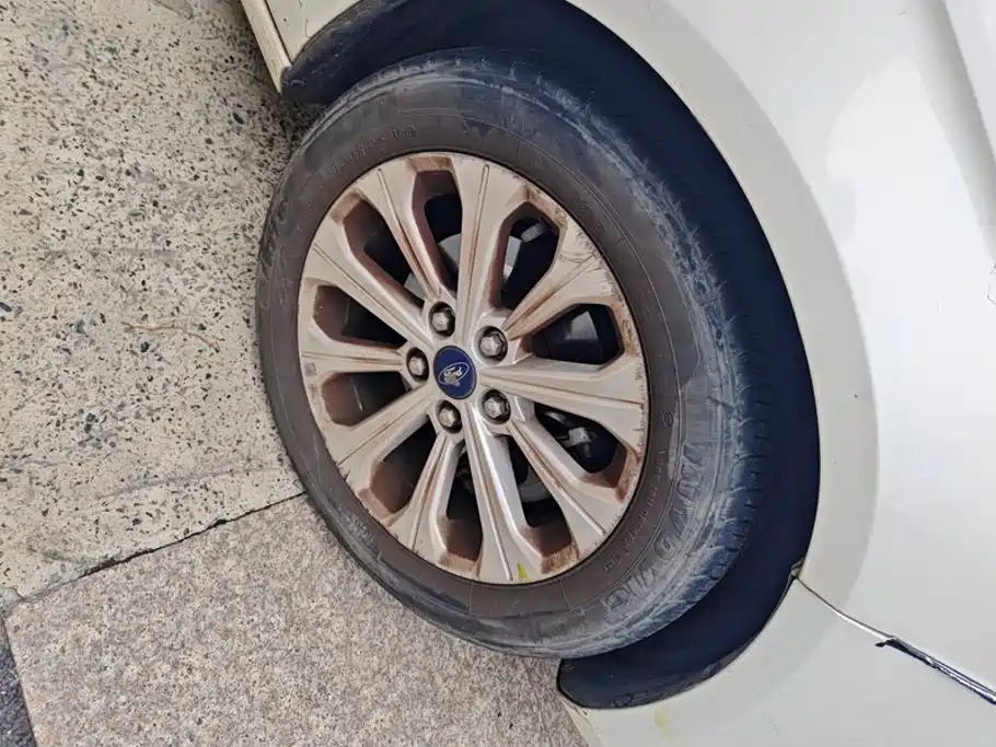Ford Escort 2015 1.5L AT Fashion