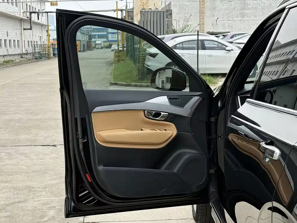 Volvo XC90 — миниатюра 6