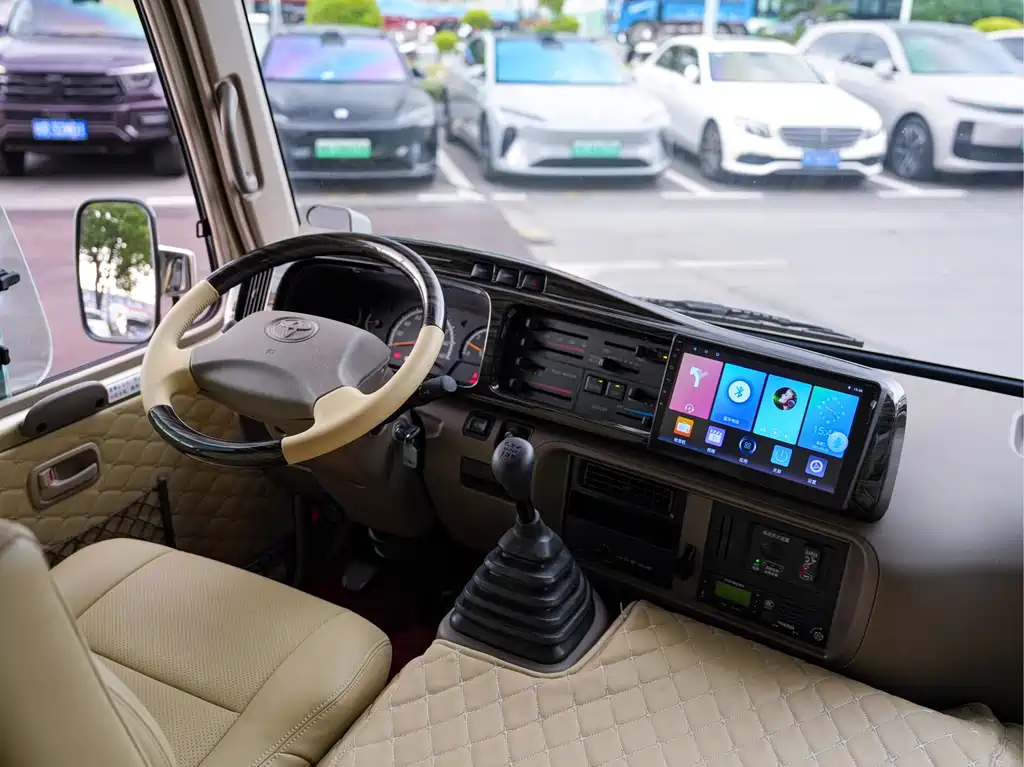 Toyota Coaster — миниатюра 9