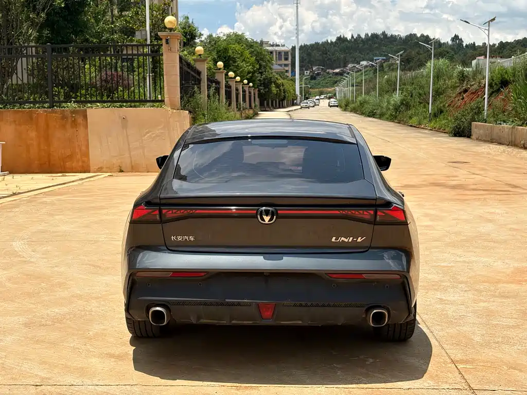 Changan UNI-V 2022 1.5T Luxury