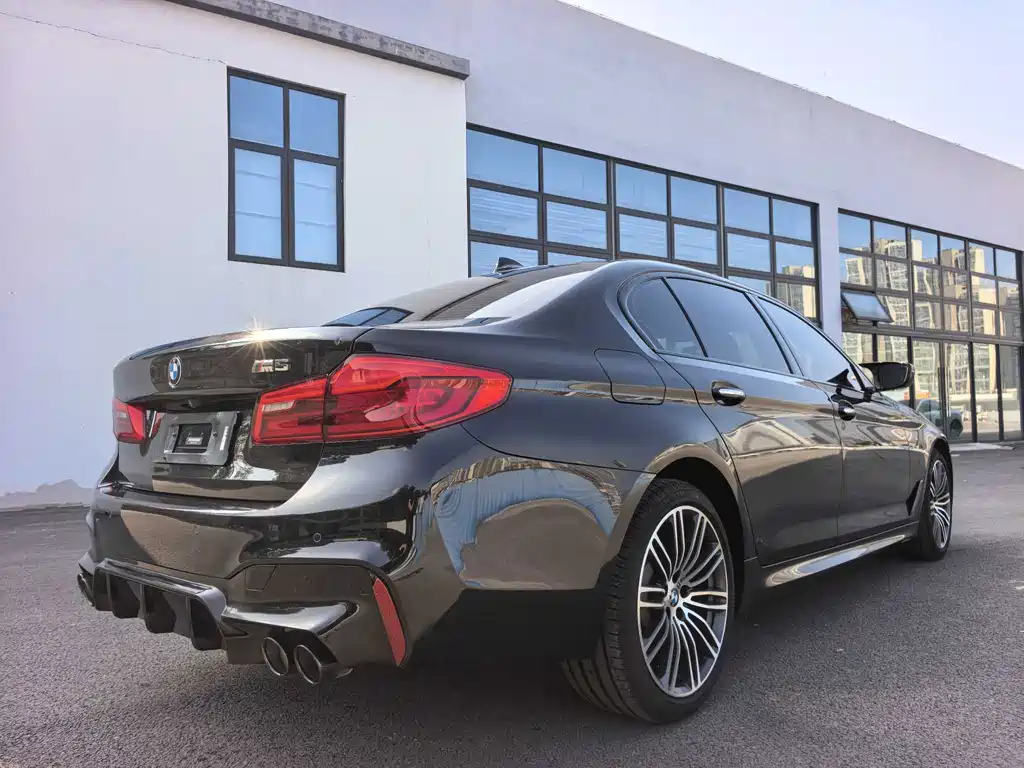BMW 5 Series — миниатюра 6
