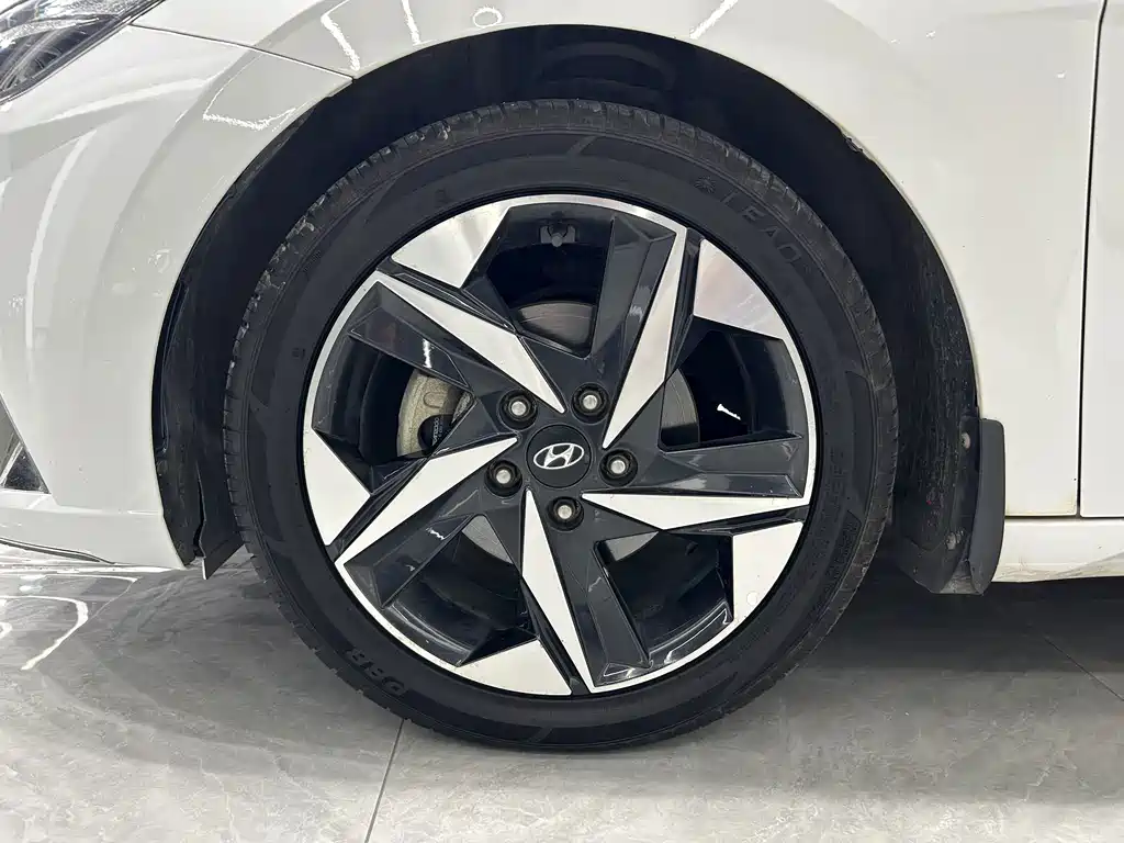Hyundai Elantra — миниатюра 16