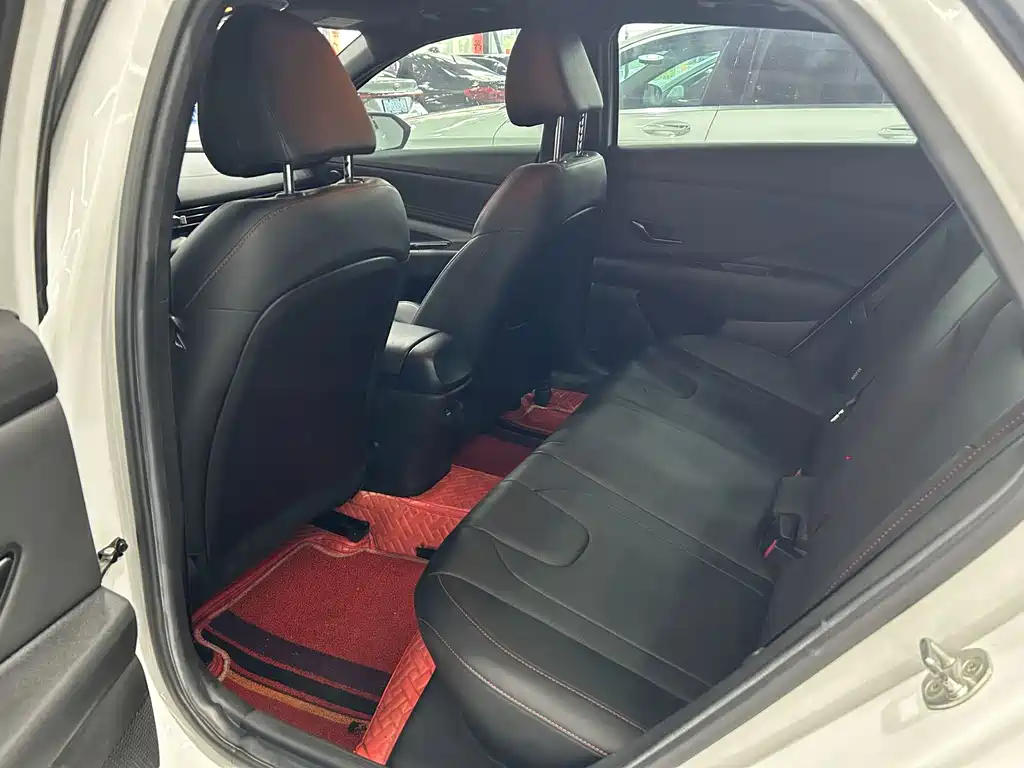 Hyundai Elantra — миниатюра 14
