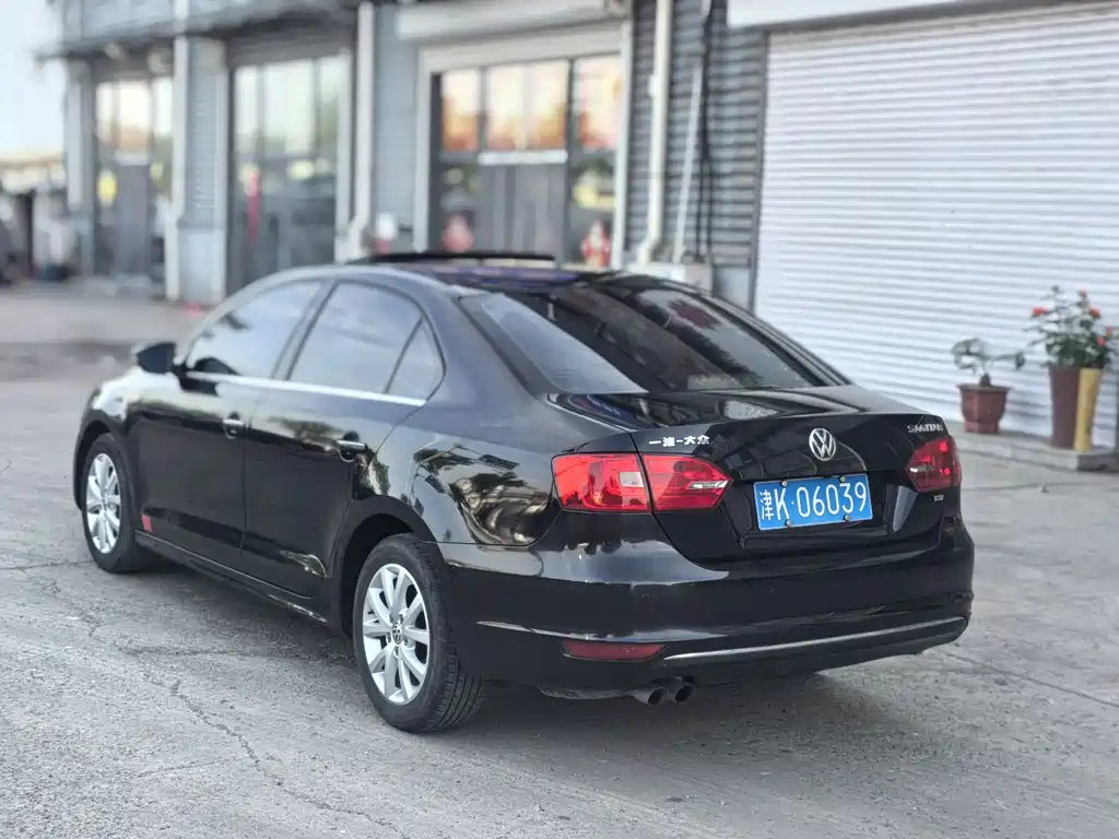 Volkswagen Sagitar 2012 1.4TSI MT Luxury