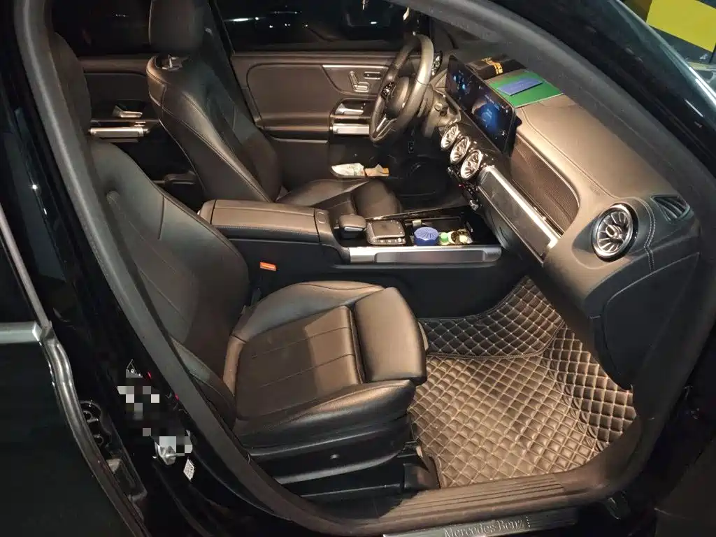 Mercedes-Benz GLB — миниатюра 19