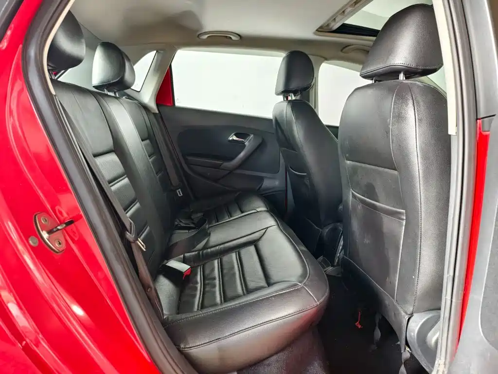 Volkswagen Polo 2013 1.4L AT Luxury