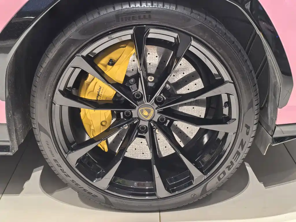 Lamborghini Urus — миниатюра 15