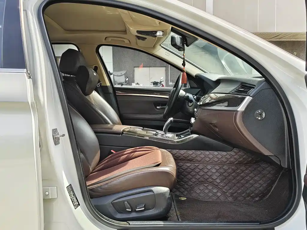 BMW 5 Series — миниатюра 16