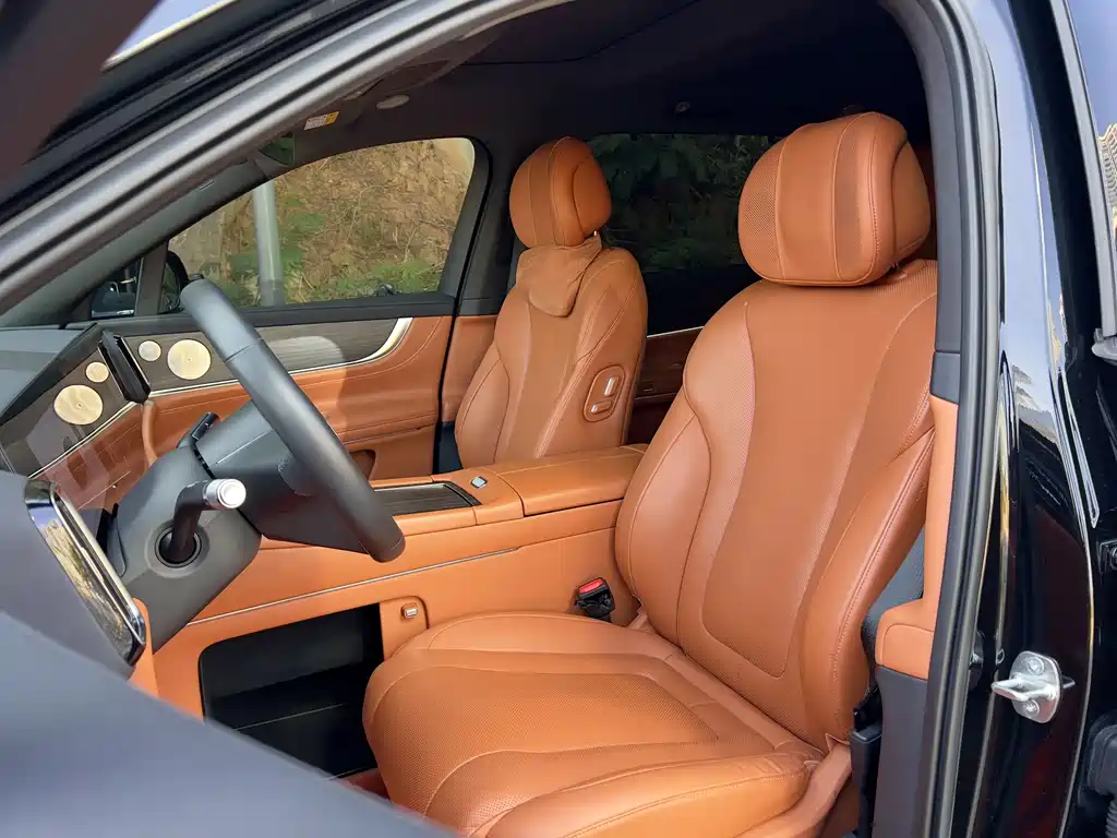 AITO ASK THE WORLD M9