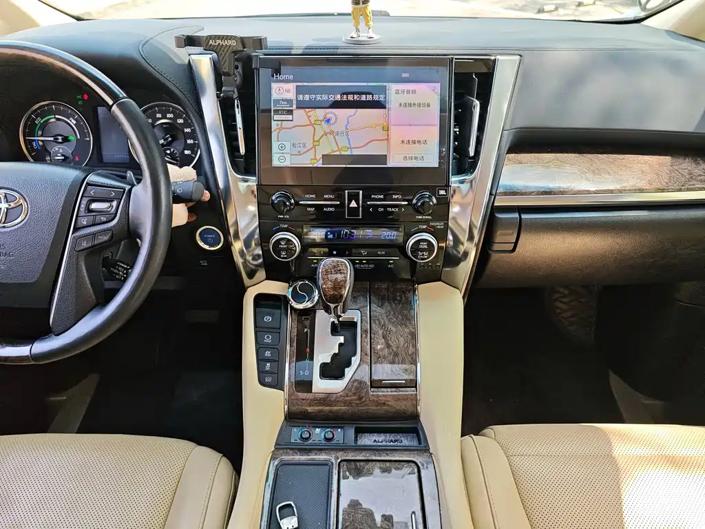 Toyota Alphard — миниатюра 20
