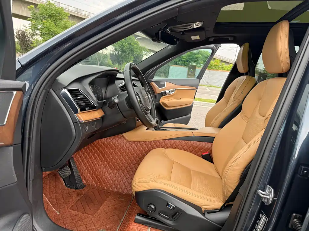 Volvo XC90 2018 T6 7 мест