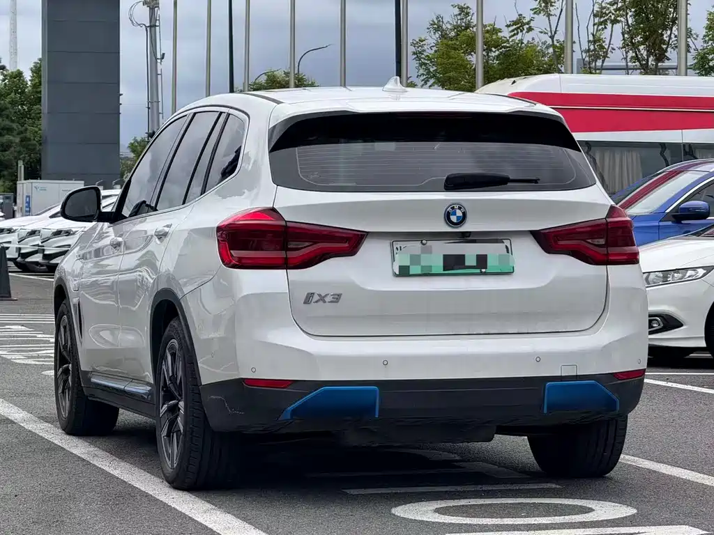 BMW iX3 — миниатюра 8
