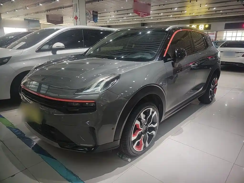 Lynk & Co 06