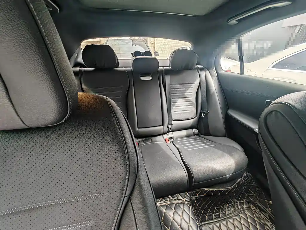 Mercedes-Benz C-Class — миниатюра 8