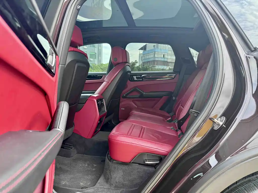 Porsche Cayenne — миниатюра 6