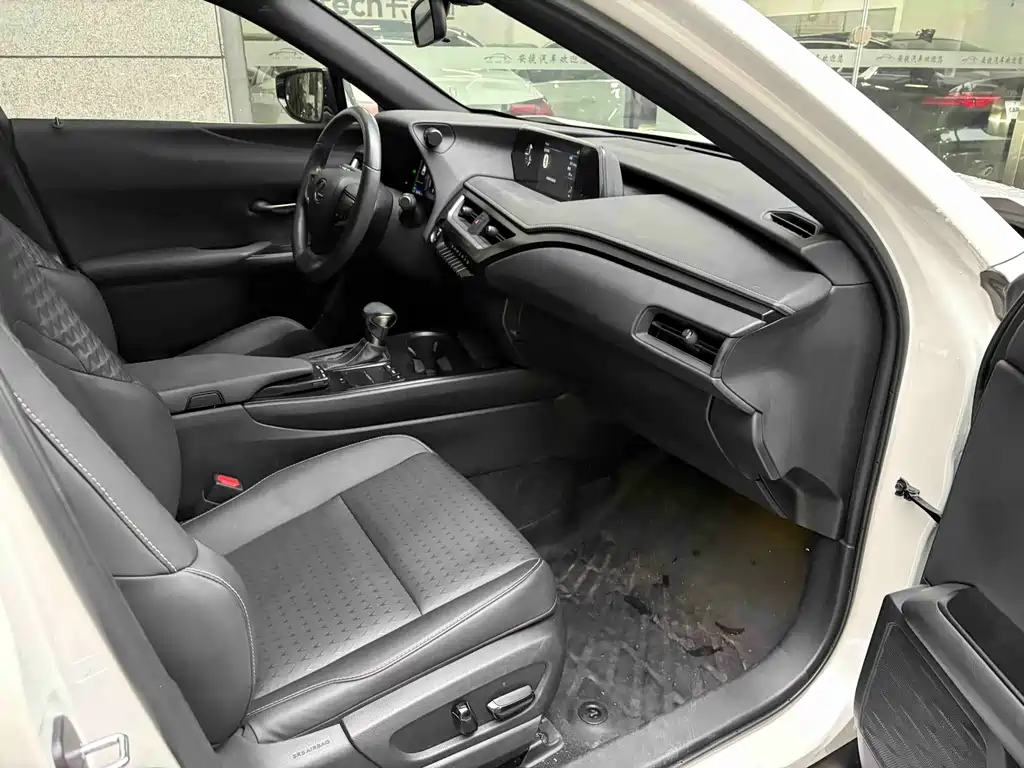 Lexus UX — миниатюра 7