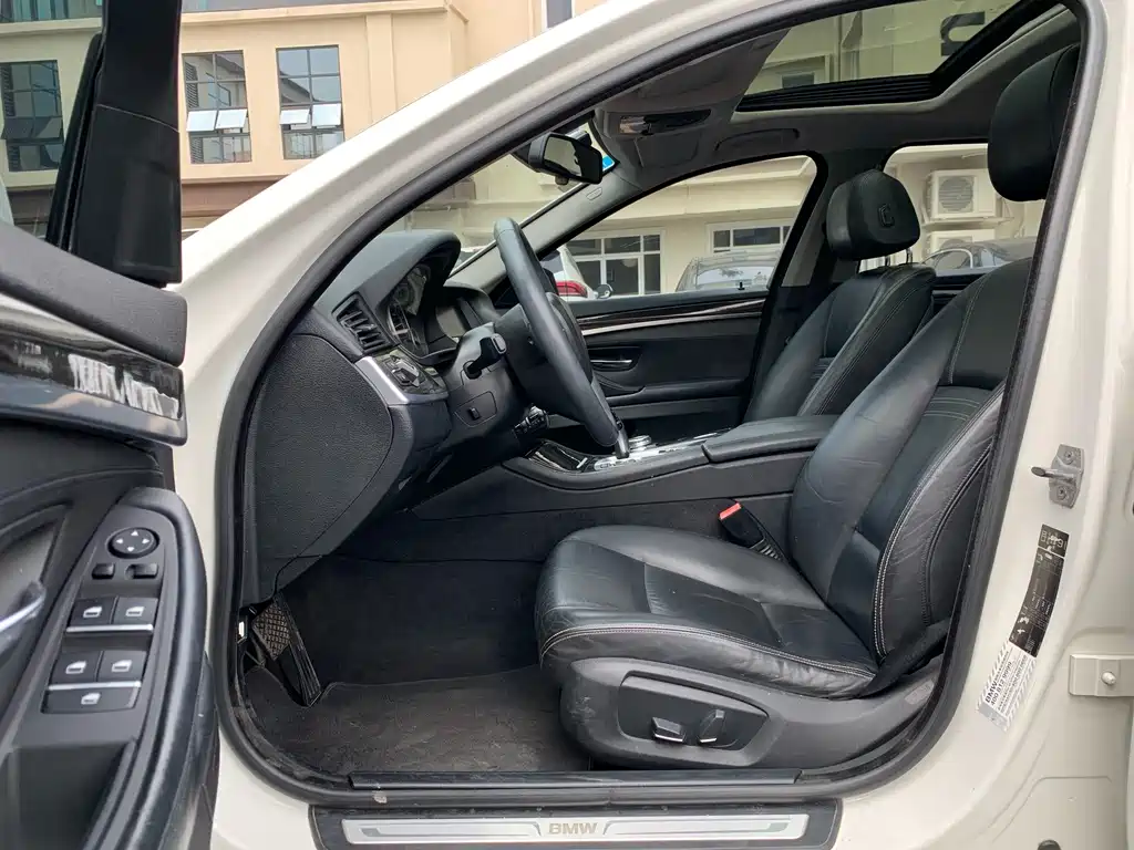 BMW 5 Series — миниатюра 12