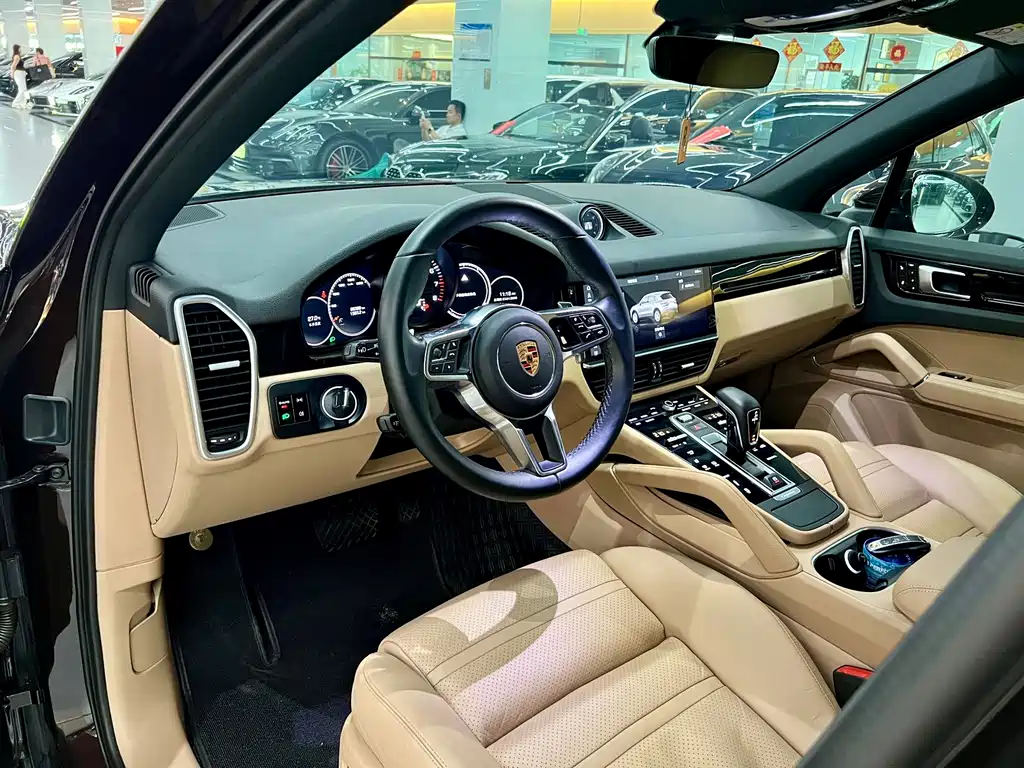 Porsche Cayenne — миниатюра 10