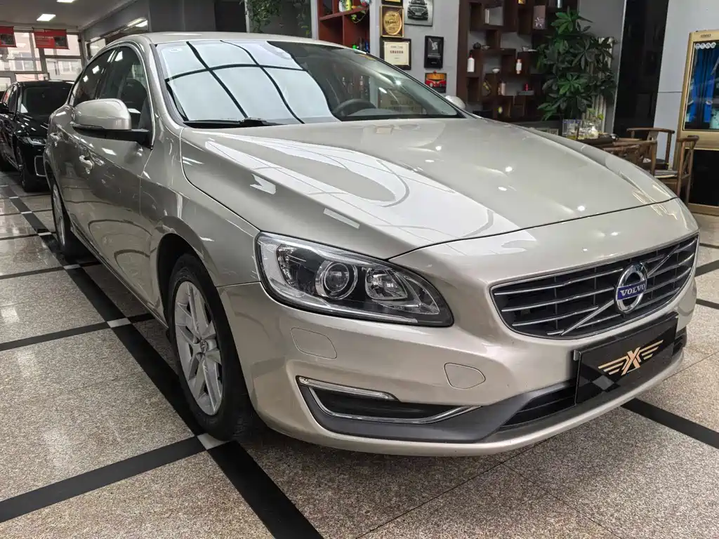 VOLVO  S60