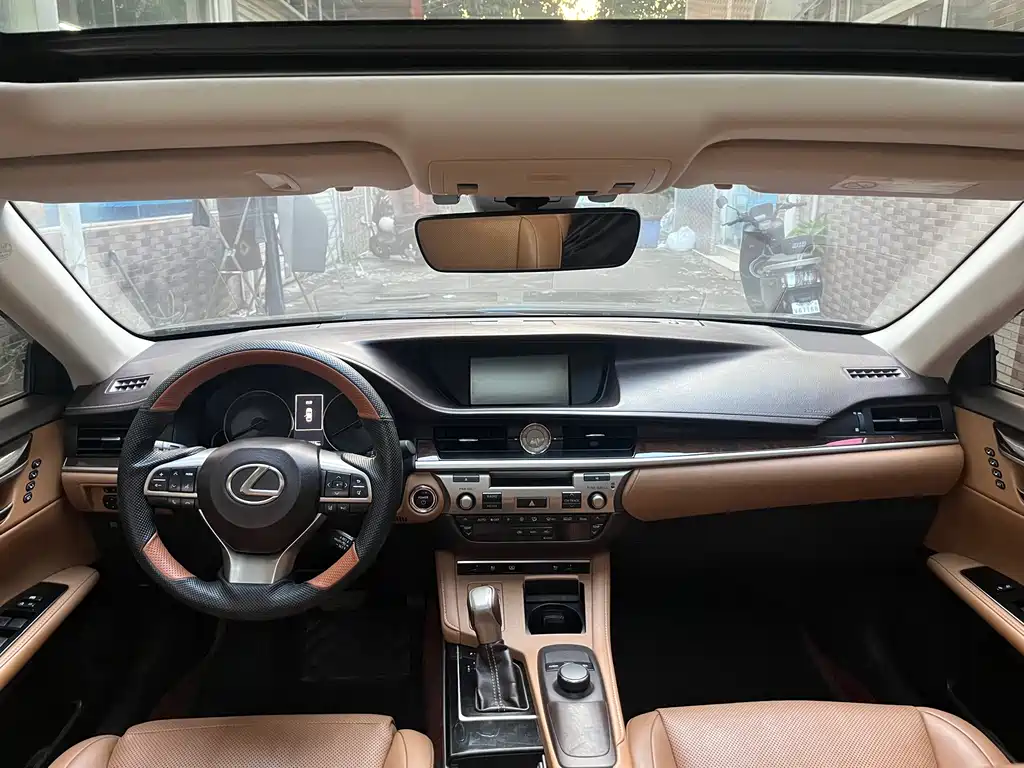 Lexus ES — миниатюра 9