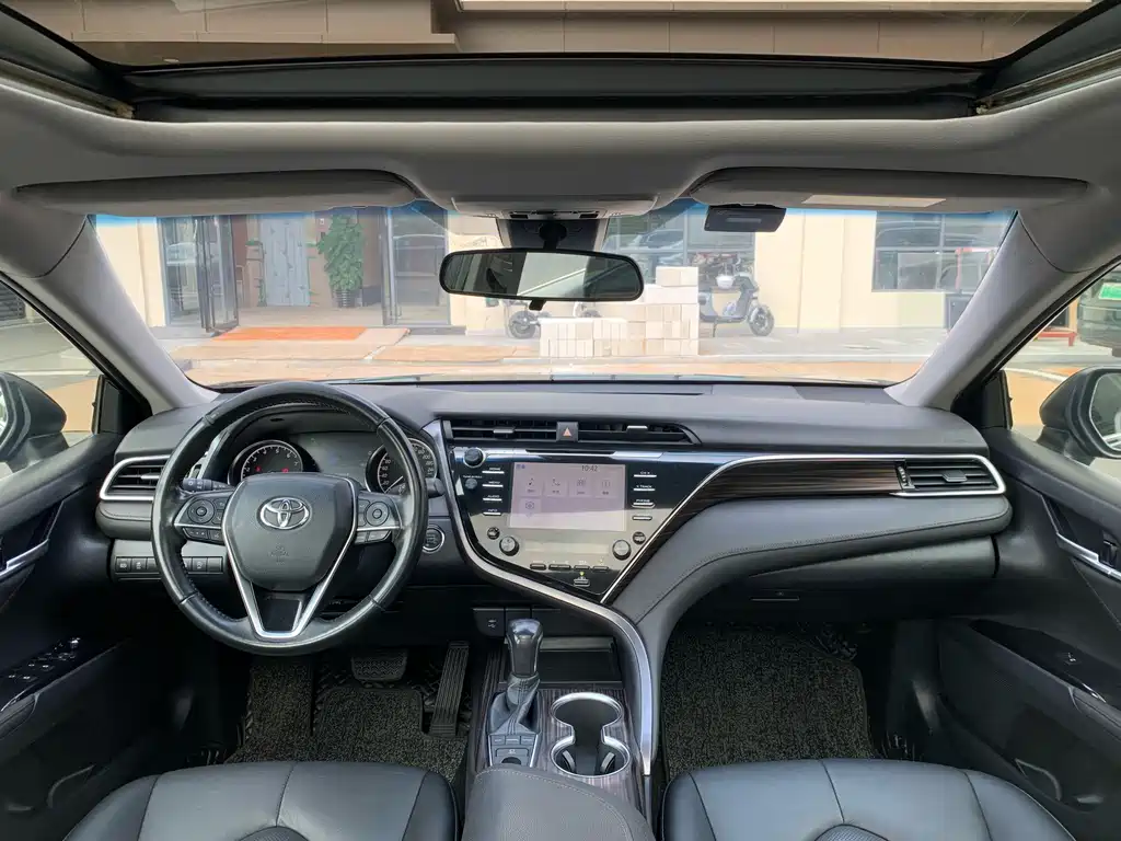 Toyota Camry — миниатюра 32
