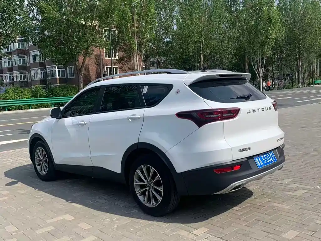 JETOUR X70 2022 1.5T DCT 5 мест