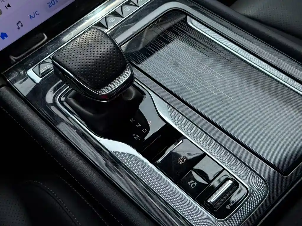 Hongqi Hongqi H5 — миниатюра 19