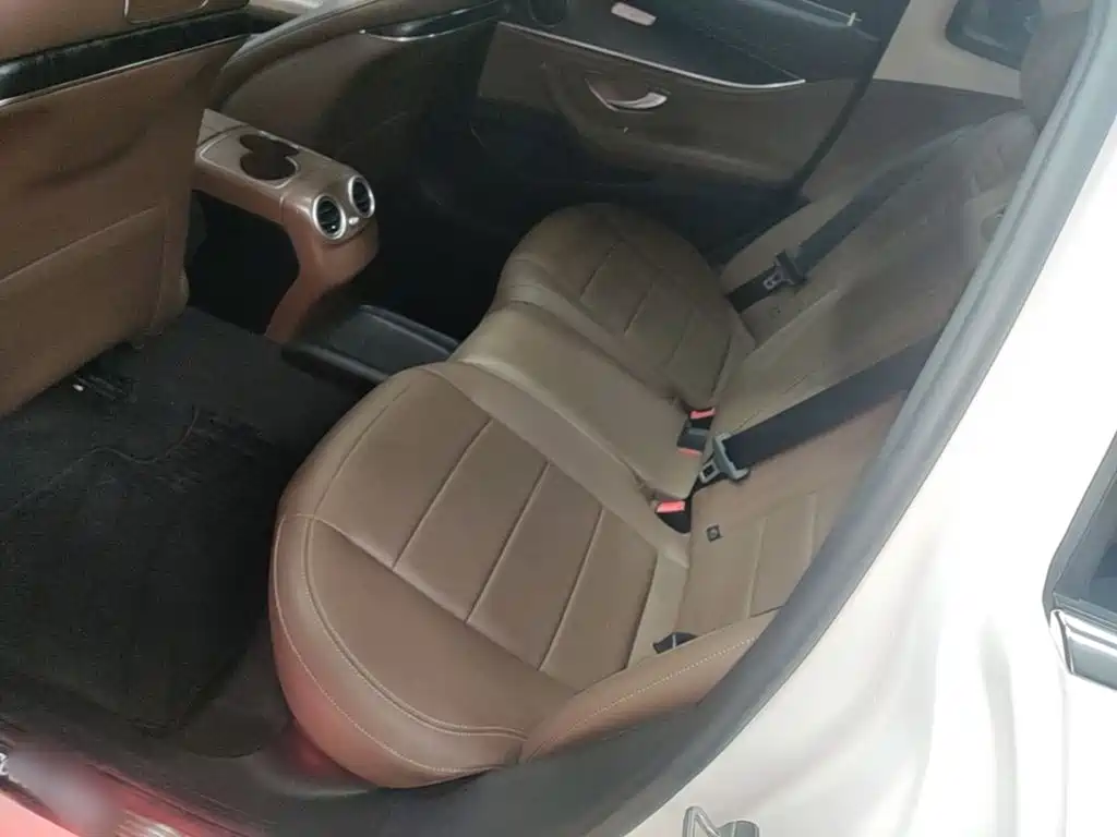 Mercedes-Benz E-Class — миниатюра 17