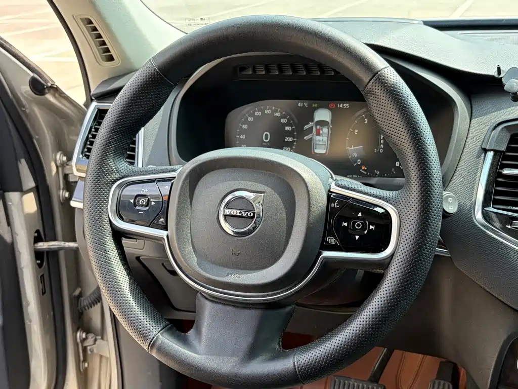Volvo XC90 2015 T6 5 мест