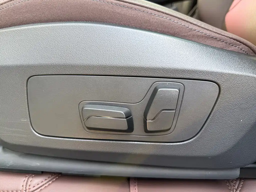 BMW iX1 — миниатюра 10