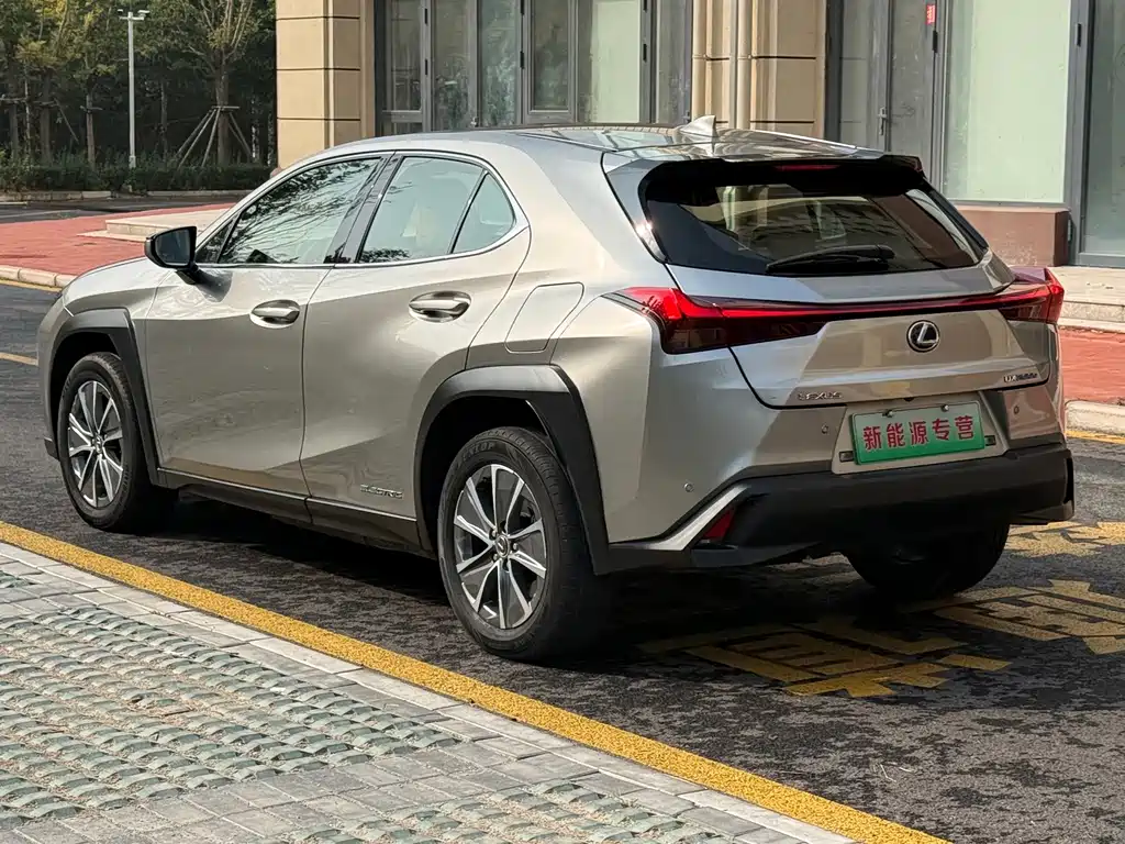 Lexus UX New Energy — миниатюра 7