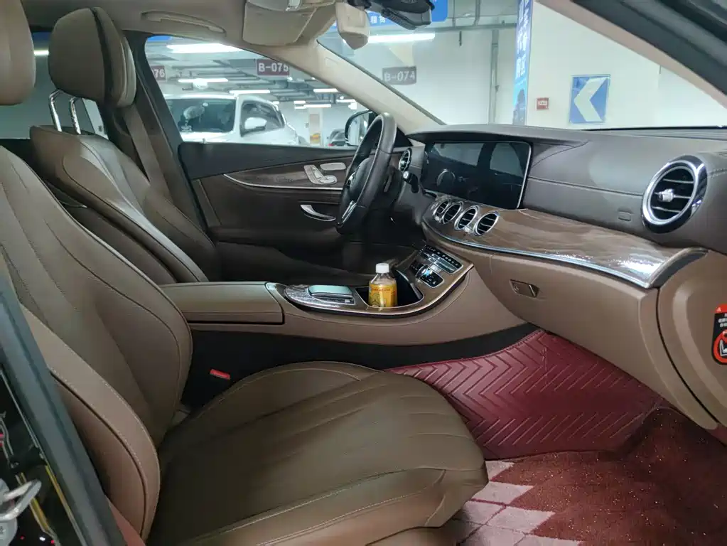 Mercedes-Benz E-Class — миниатюра 12