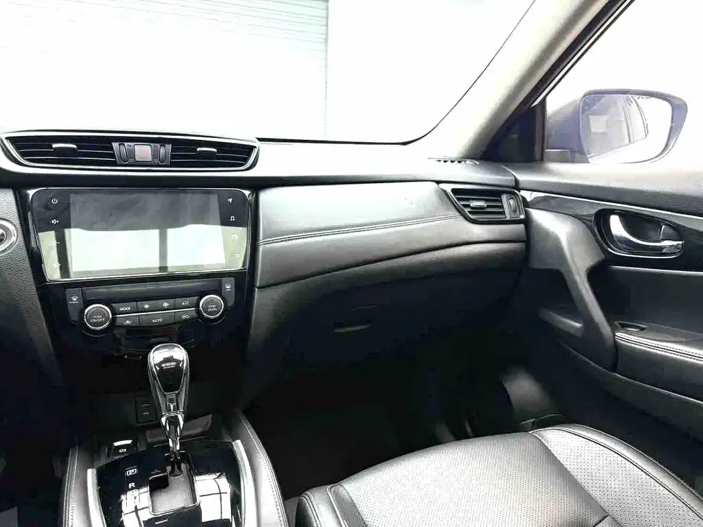 Nissan X-Trail — миниатюра 18