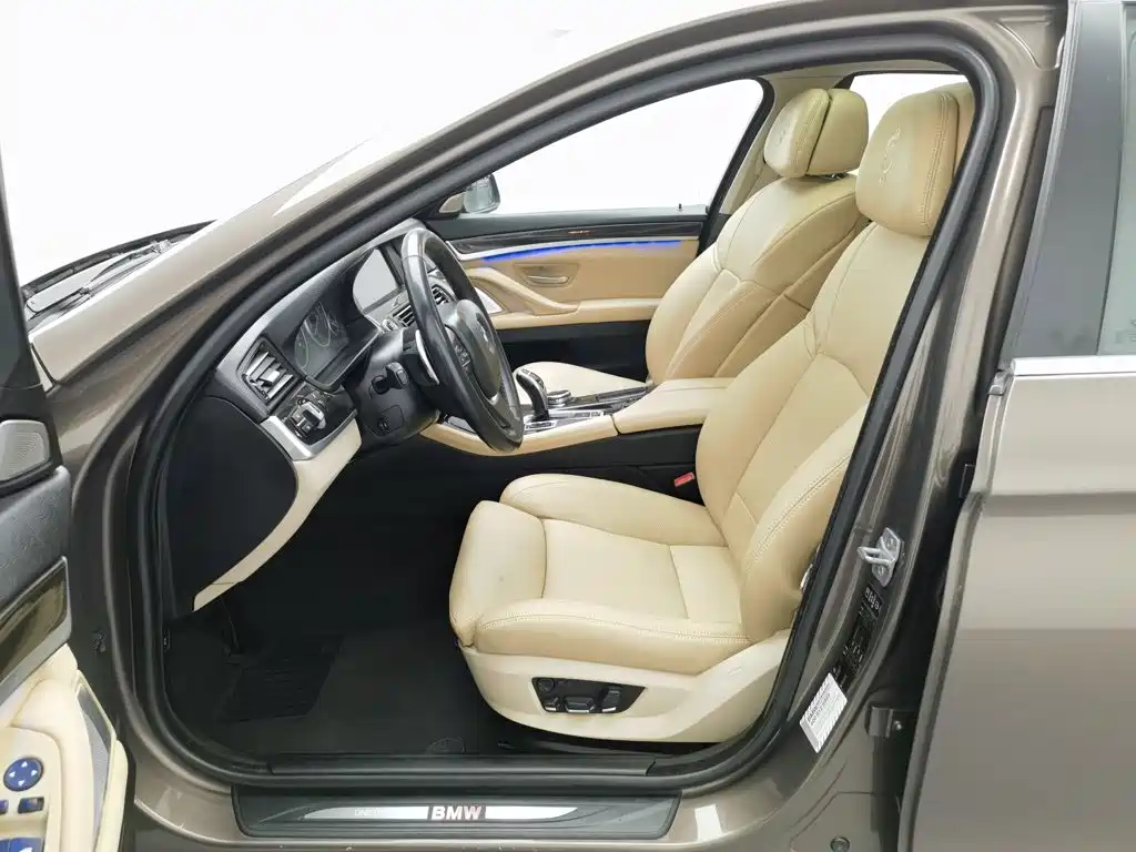 BMW 5 Series — миниатюра 10